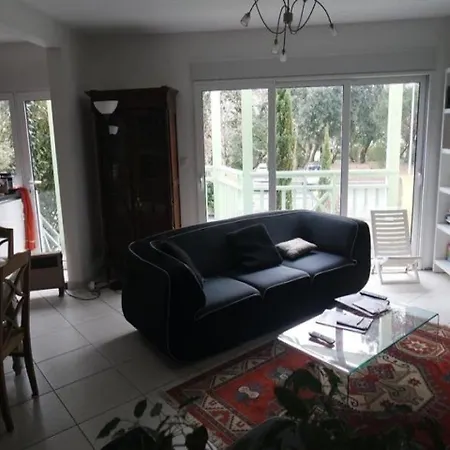 House Abatilles Quartier Arbore Trois Chambres Huit Personnes Casa de Férias *